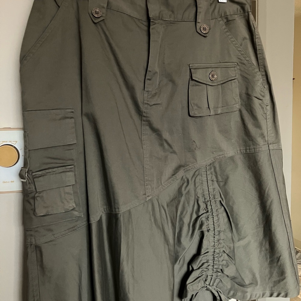 Green Knee-Length A-Line Cargo Skirt